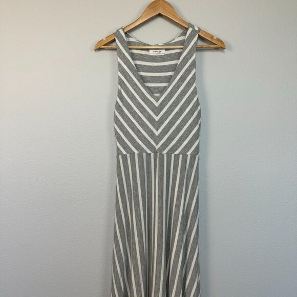 Athleta Dreamin Women's Maxi Dress Sleeveless Pullover Gray White Striped Medium - Picture 2 of 12